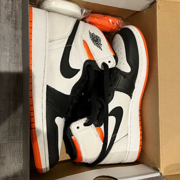 Jordan 1 high’s electro orange - Picture 3 of 4